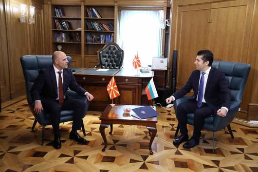 Премиерът на Северна Македония пристигна в България, 4 от работните групи вече са формирани