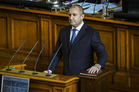 Президентът Румен Радев и вицепрезидентът Илияна Йотова официално ще встъпят