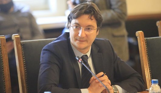 39 годишният доскорошен депутат от БСП Крум Зарков е новият