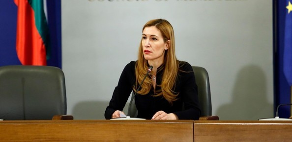Бившият министър на туризма Николина Ангелкова обяви изненадващо че няма