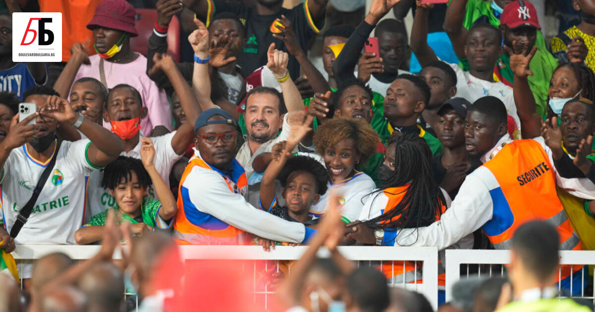 Най-малко 8 души са загинали, а още десетки са били