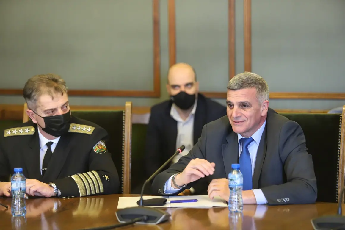 Стефан Янев на прощаване: От "аматьори се правят на политици" до "оставката ми е въпрос единствено на процедура"