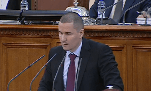 Оставката на Александър Тодоров от НС заради тотото предизвика скандал в парламента