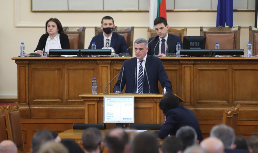 Политическите реакции след поисканата оставка на Стефан Янев