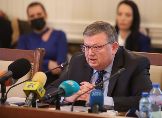 Бившият главен прокурор Сотир Цацаров е изгубил делото по което
