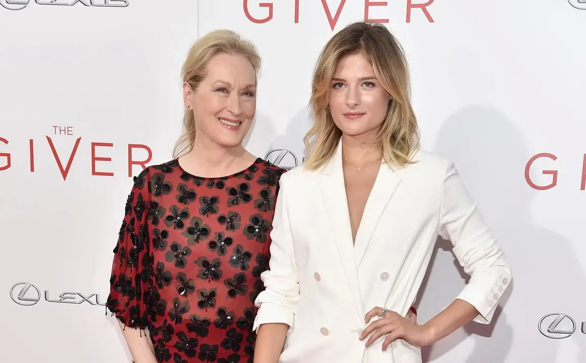 Луиза Джейкъбсън - най-малката дъщеря на Мерил Стрийп е звездата в "Позлатената епоха"