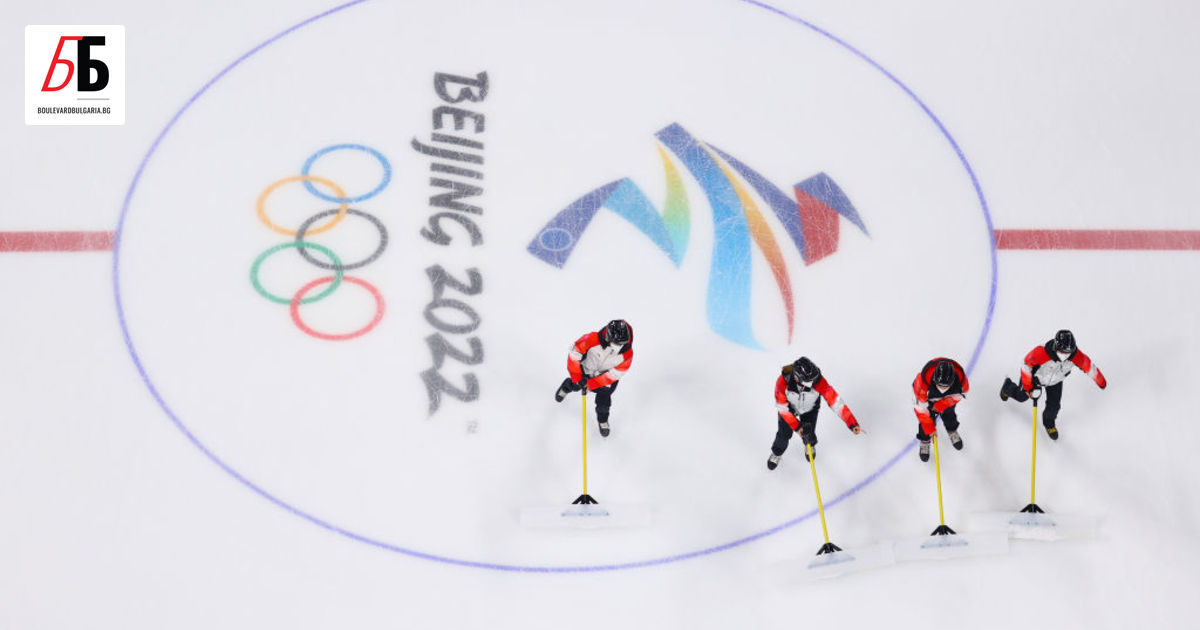 11 души, част от Зимните олимпийски игри в Пекин, се