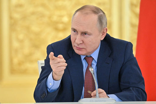 Целият свят се опитва да отгатне намеренията на Владимир Путин