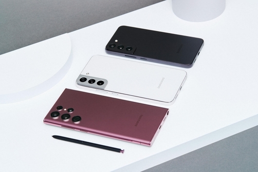 Samsung представи трите най нови модела от S серията на флагманите си