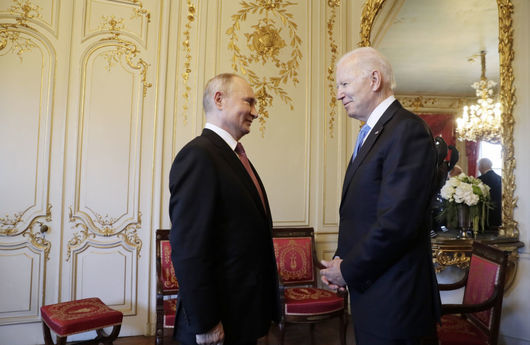 Американският президент Джо Байдън е предупредил руския си колега Владимир