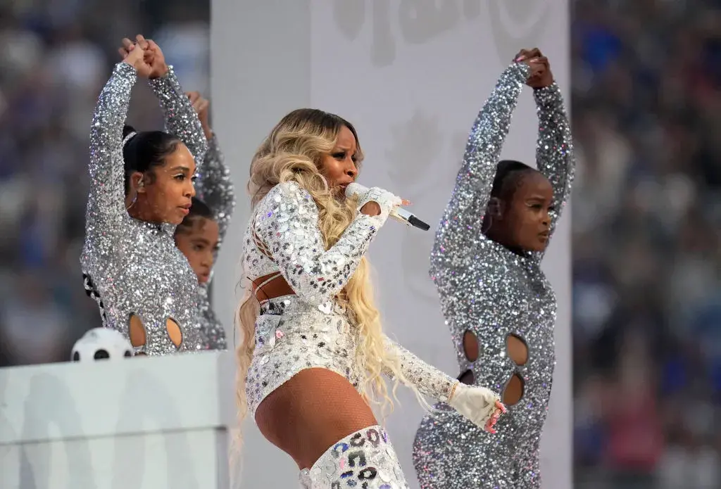 Блясък и танци