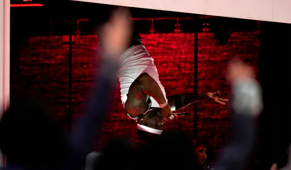 50 Cent с главата надолу