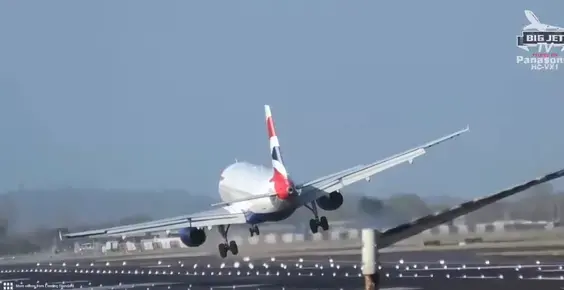 200 000 души следят в YouTube как пилоти кацат на "Хийтроу" при вятър над 100 км/ч  