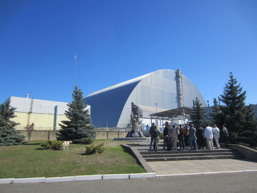 В зоната на старата атомна централа Чернобил която руските войски