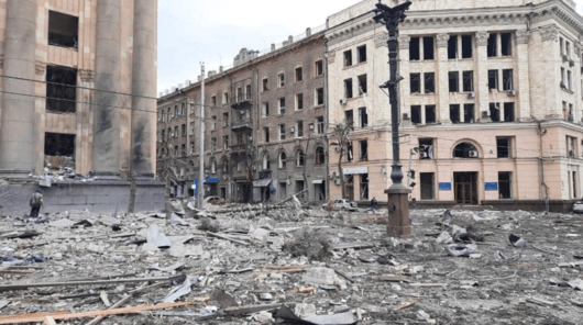 Руски ракетни удари засегнаха Областната администрация в центъра на Харков