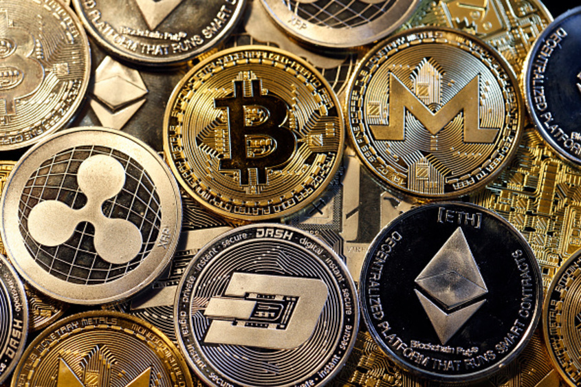 Различни видове криптовалути, включително и най-популярната - Bitcoin