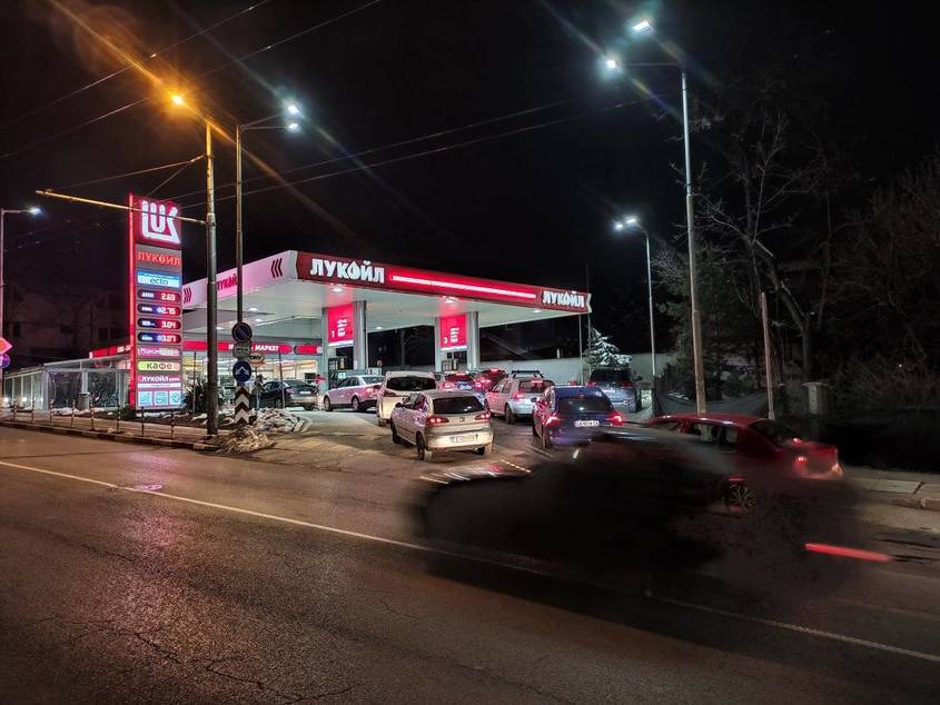 Кирил Петков: Няма никаква причина за опашки пред бензиностанциите