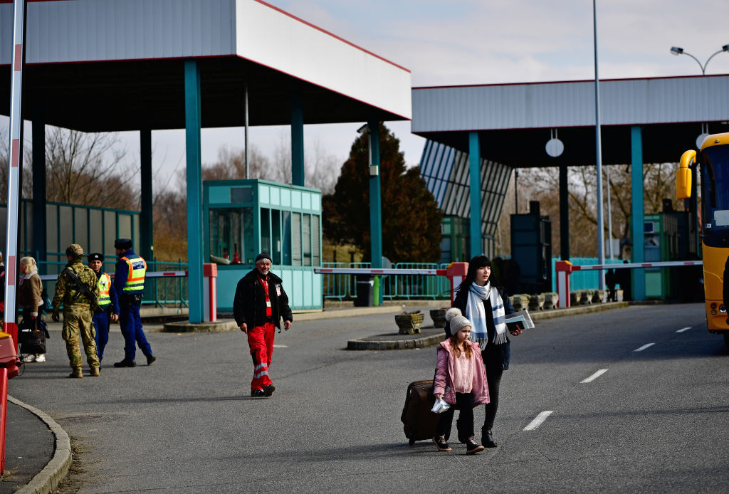 ЕС планира да удължи правото на престой за 4 милиона украинци до 2027 г.