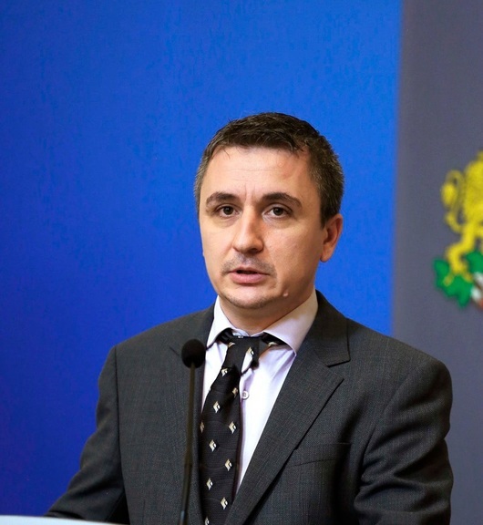 Министърът на енергетиката Александър Николов е депозирал оставката си тази