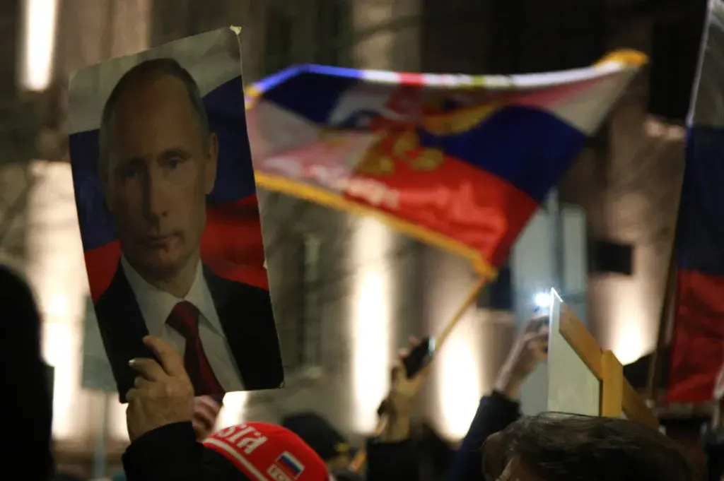 Сърбия и Путин - между чука и наковалнята