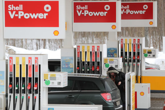 Shell ще прекрати всички спот поръчки на руски суров петрол незабавно