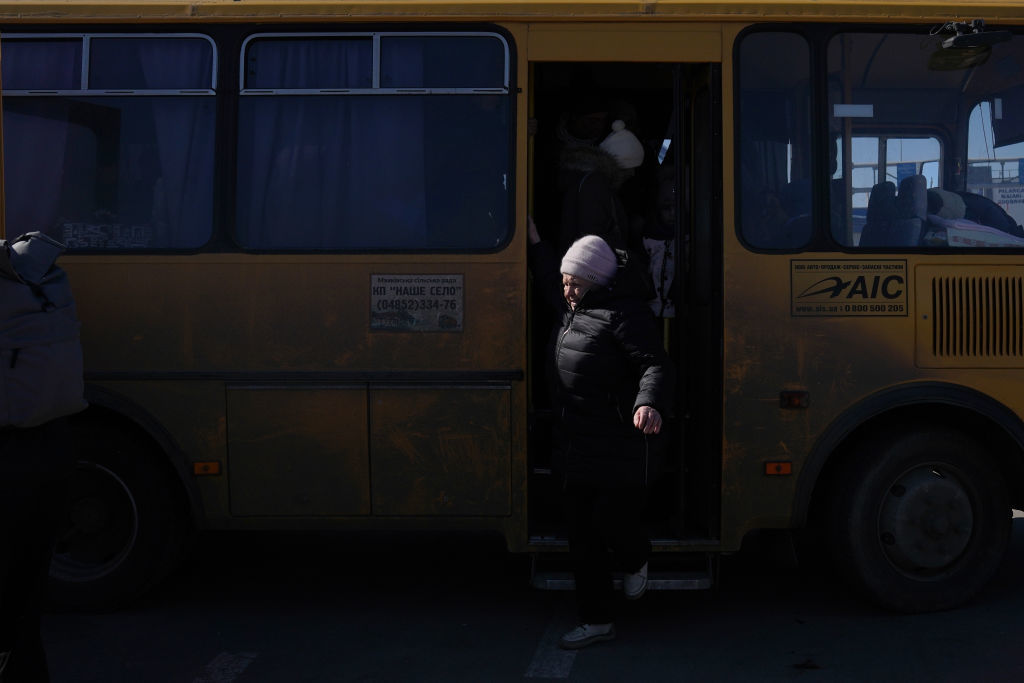 Автобус с украински бежанци катастрофира в Италия, има жертва