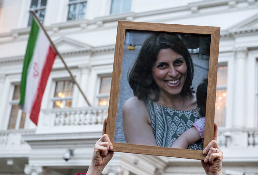 Британката Назанин Загари-Ратклиф се прибира у дома след почти 6 години в ирански затвор