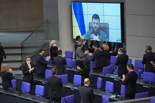 Украинският президент Володимир Зеленски изнесе силна реч пред германския Бундестаг