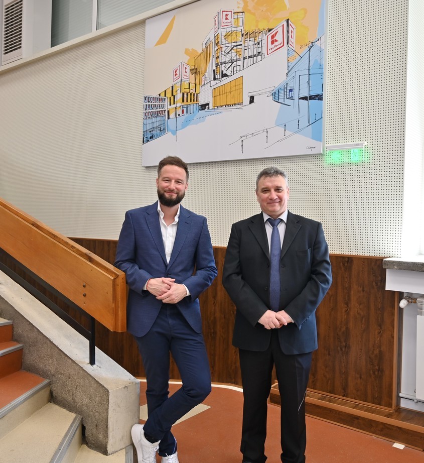 Kaufland дари 270 хиляди лева за реновирането на аула в УНСС - Васил Калудов и проф. Димитров 