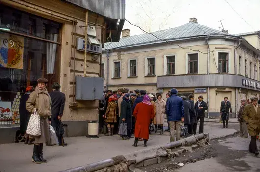 „Връщаме се към времето от СССР“. Как санкциите удариха обикновените руснаци
