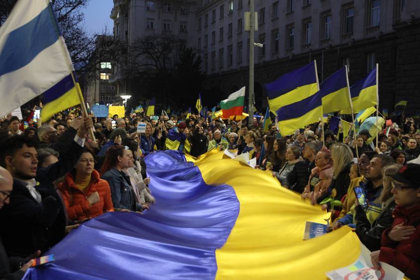 Мащабно шествие в подкрепа на Украйна в центъра на София