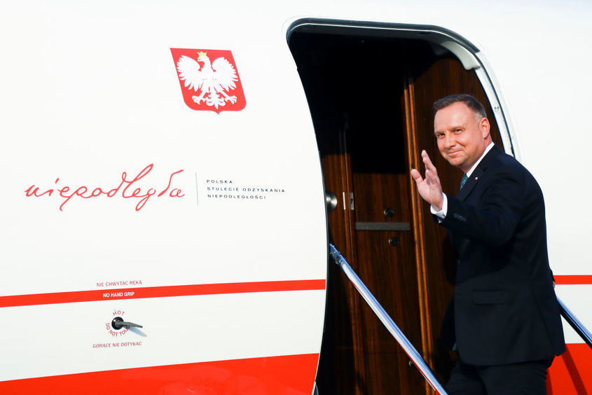 Самолетът на полския президент кацна аварийно преди срещата с Джо Байдън