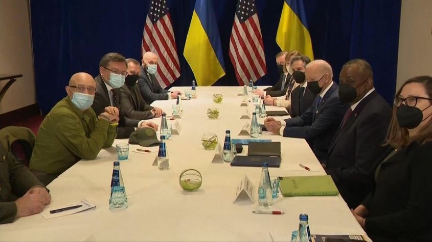 Джо Байдън се срещна с украински министри във Варшава