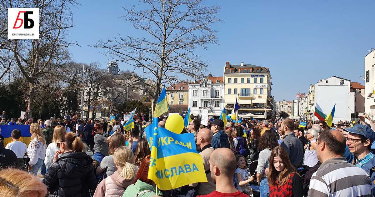 Хиляди граждани на Пловдив, Варна и Бургас се включиха в демонстрации