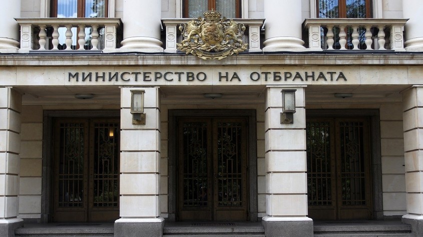 Бивши военни министри призовават парламента да гласува военна помощ за Украйна