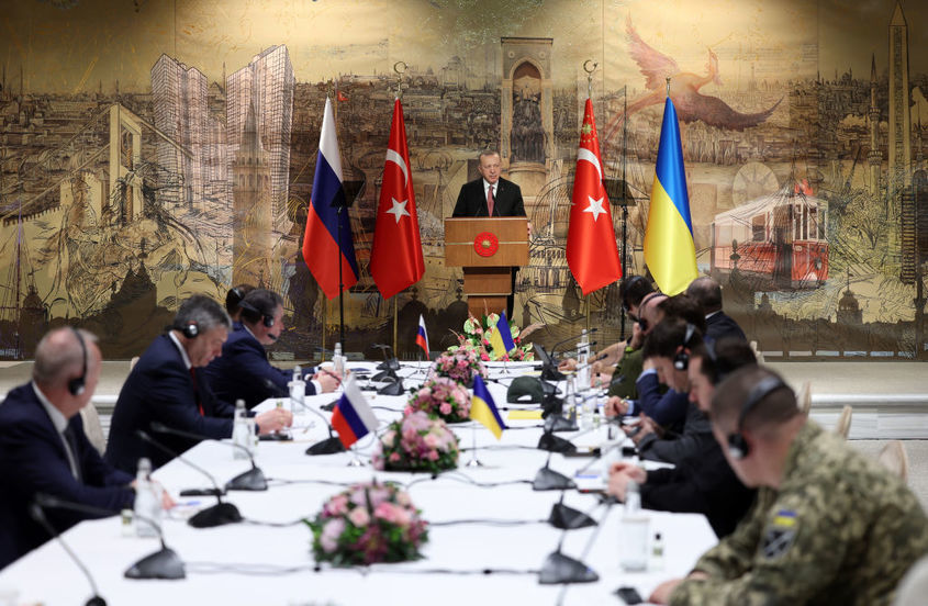 Ердоган се срещна с Абрамович преди преговорите на Украйна и Русия в Истанбул