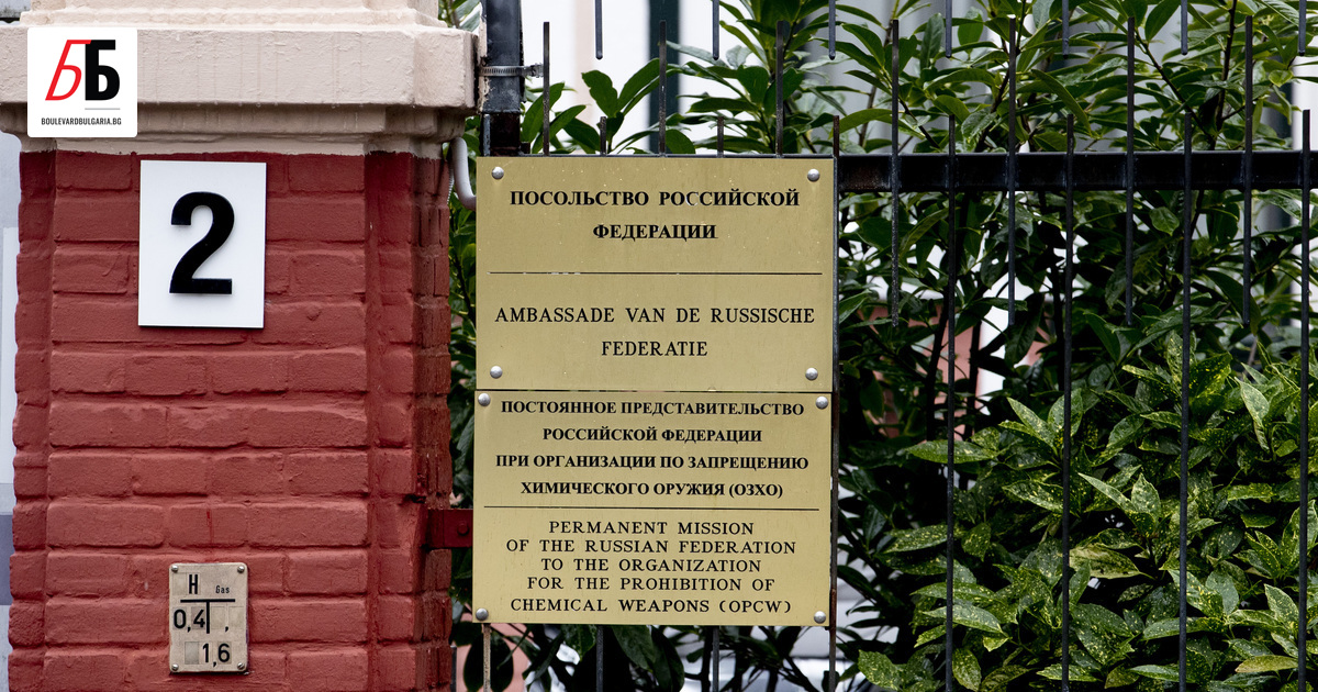 Серията от решения за отстраняване на руски дипломатически служители заради