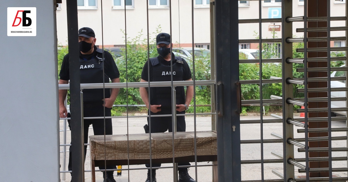 Всички държавни служители в ДАНС ще трябва да участват в