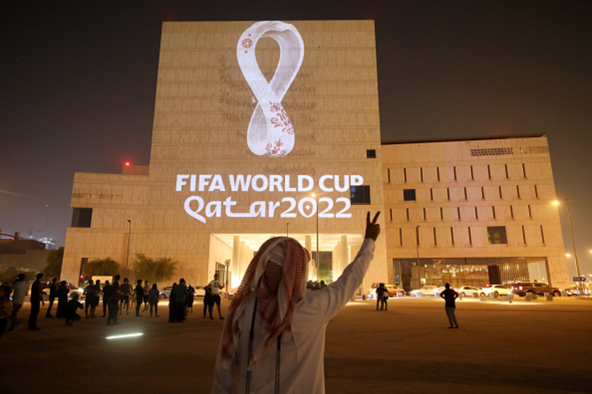 "За една минута трябваше да се махнем": Катар гони хиляди работници от домовете им преди Световното първенство