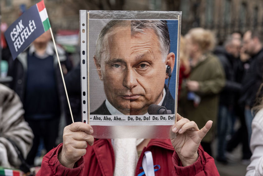 Орбан не може да се откаже от Путин, но това може да му коства властта в Унгария