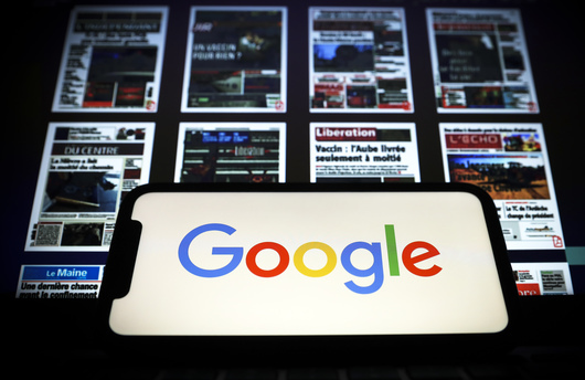 Бившият технологичен редактор на The Guardian заведе дело за милиарди срещу Google