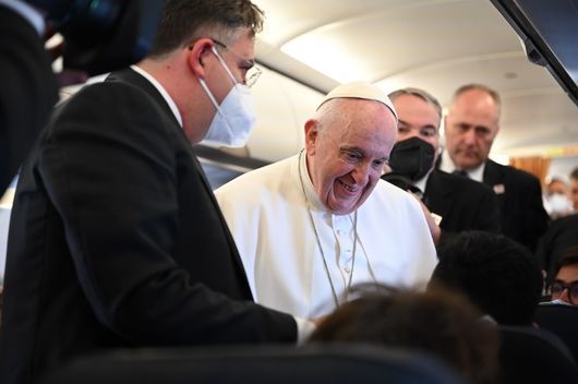 Папа Франциск обмисля възможността да направи посещение в Киев Това