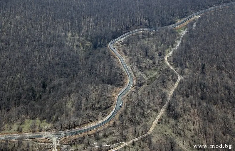Военен камион катастрофира край границата, 2 чужденци са загинали