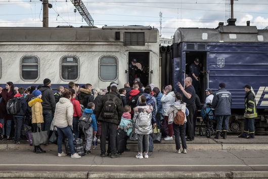 Десетки жертви при руски обстрел срещу ЖП гарата в Краматорск