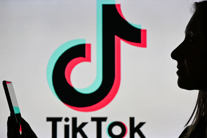 Талибаните забраняват TikTok, защото "подвеждал младото поколение"
