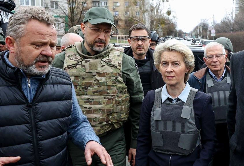 Фон дер Лайен посети Буча: Видяхме жестокото лице на армията на Путин