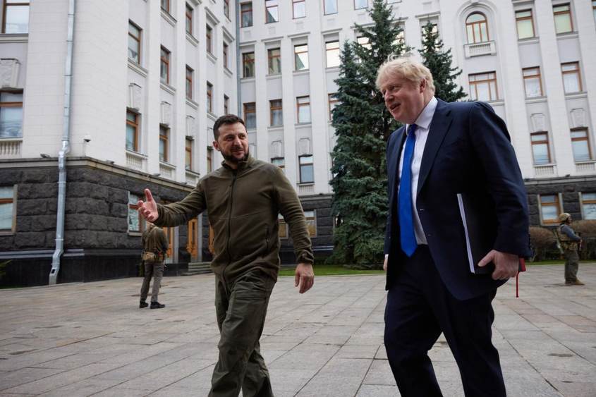 Борис Джонсън изненадващо посети Киев