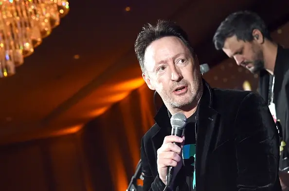 Синът на Джон Ленън пазеше "Imagine" за края на света, но я изпълни за Украйна