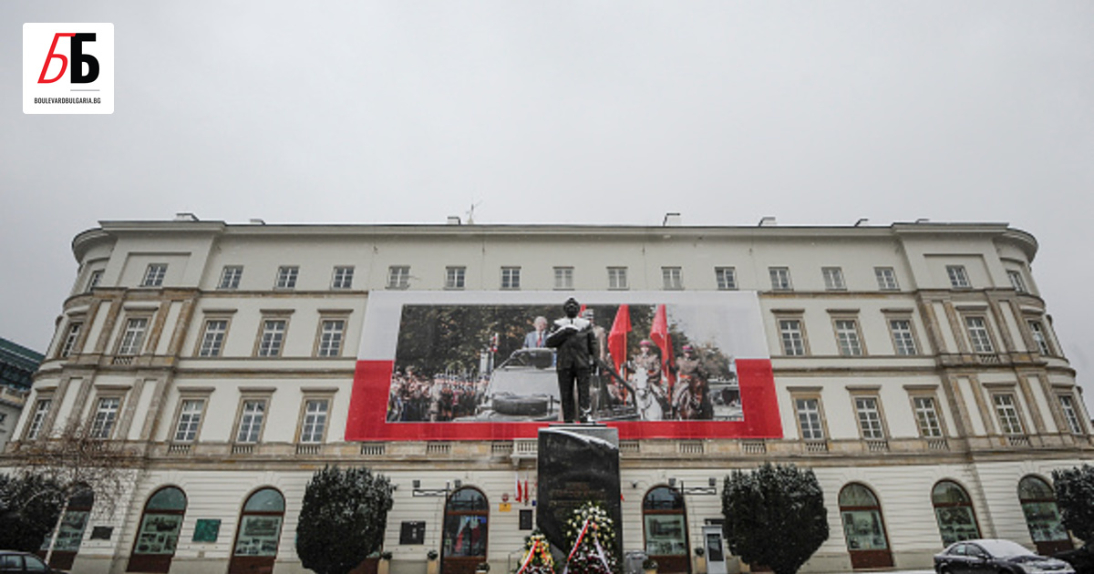 Хиляди полски офицери и интелектуалци губят живота си в Катин