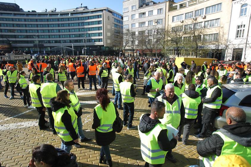 „Всеки труд се заплаща“: Пътните строители излизат на протест